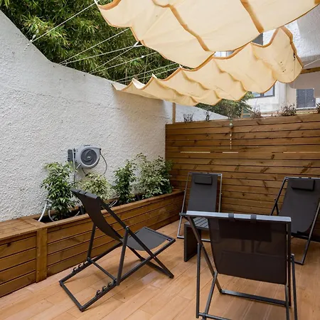 Modern Retreat With Private Courtyard