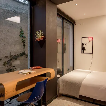 דירה Modern Retreat With Private Courtyard *