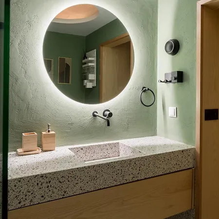 דירה Modern Retreat With Private Courtyard קסקאיס
