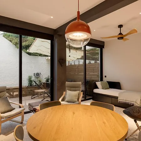 Modern Retreat With Private Courtyard קסקאיס