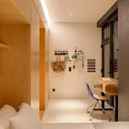 דירה Modern Retreat With Private Courtyard