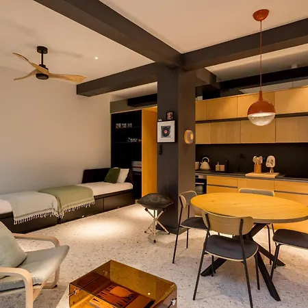 Modern Retreat With Private Courtyard アパート *