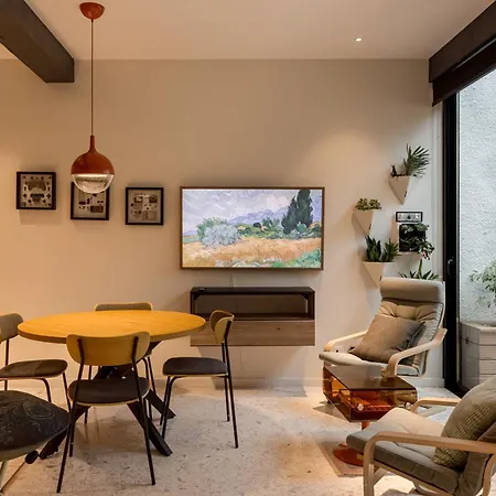 Modern Retreat With Private Courtyard דירה *